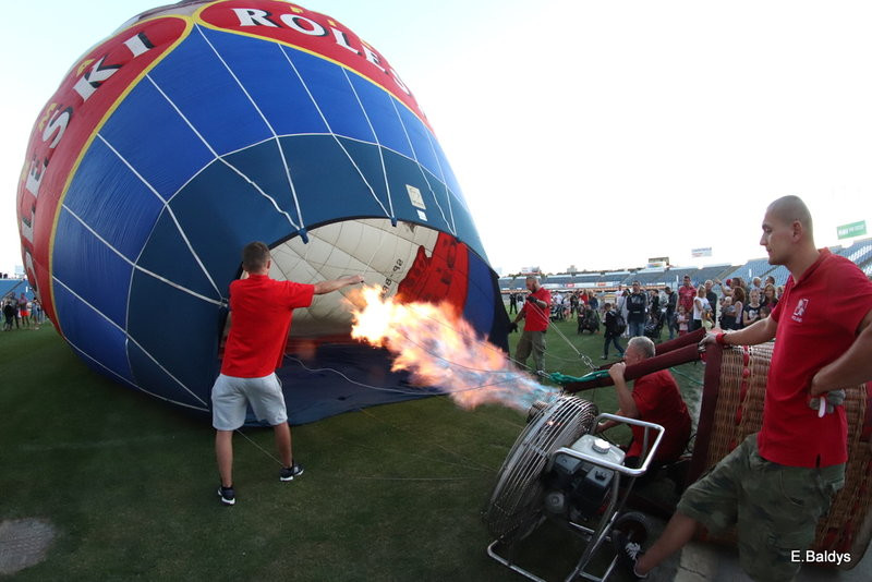 Balony na stadionie (zdjęcia)