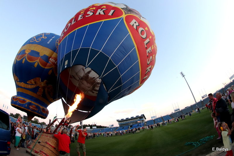 Balony na stadionie (zdjęcia)