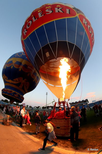 Balony na stadionie (zdjęcia)