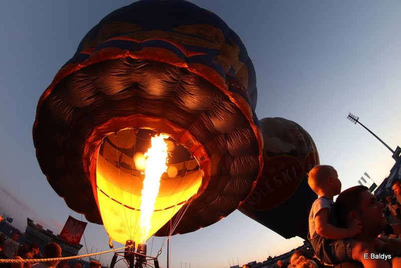 Balony na stadionie (zdjęcia)