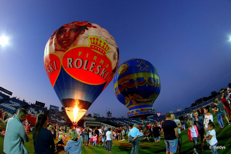 Balony na stadionie (zdjęcia)