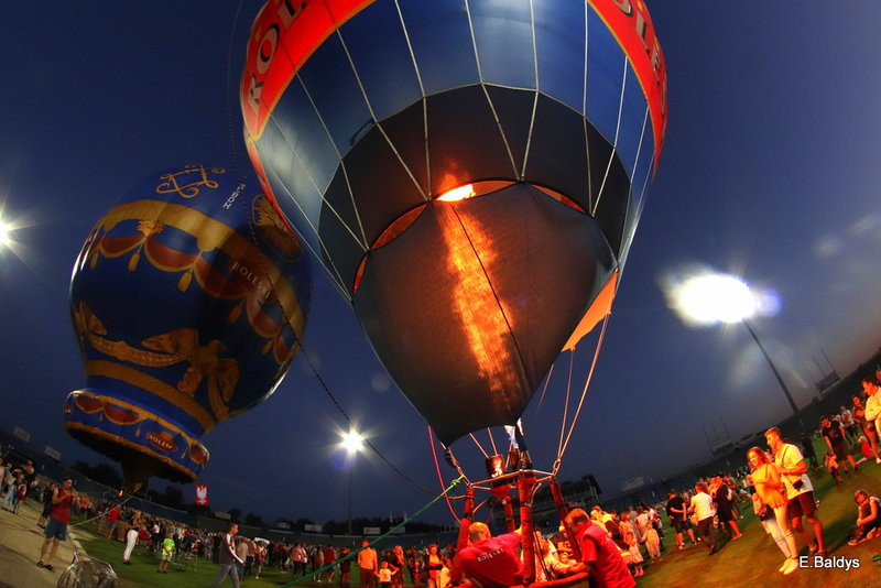 Balony na stadionie (zdjęcia)