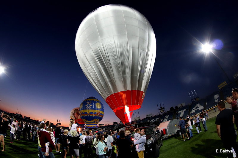 Balony na stadionie (zdjęcia)