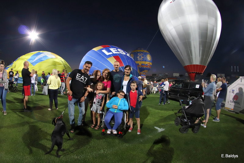 Balony na stadionie (zdjęcia)