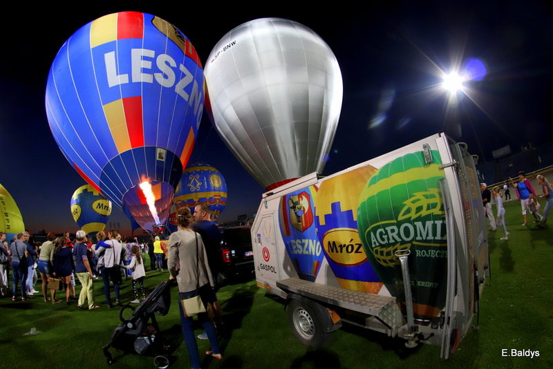 Balony na stadionie (zdjęcia)