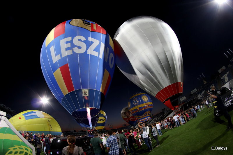 Balony na stadionie (zdjęcia)