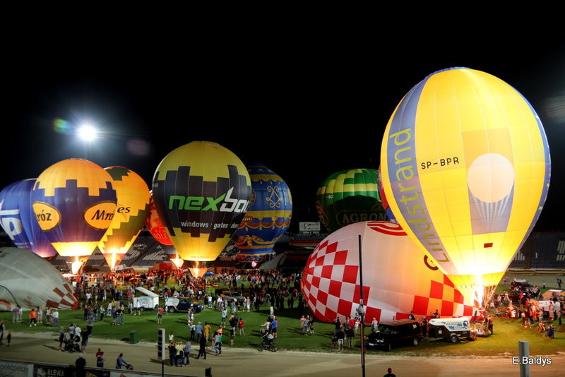 Balony na stadionie (zdjęcia)