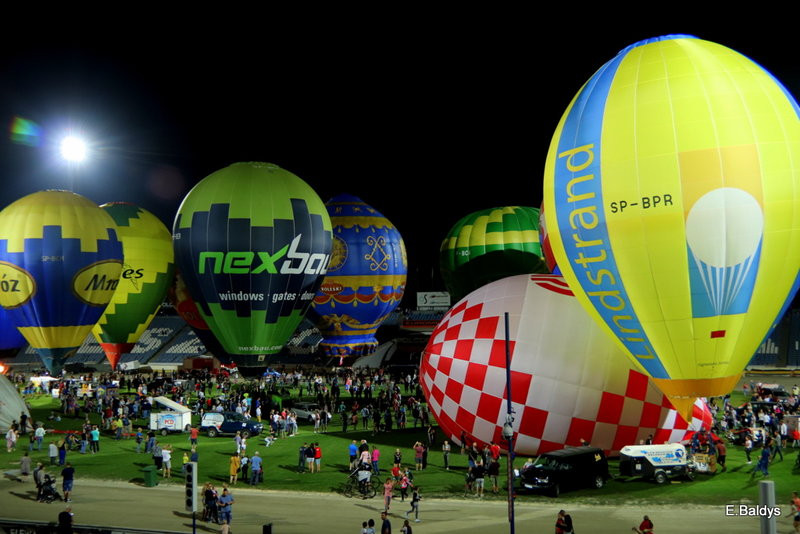 Balony na stadionie (zdjęcia)
