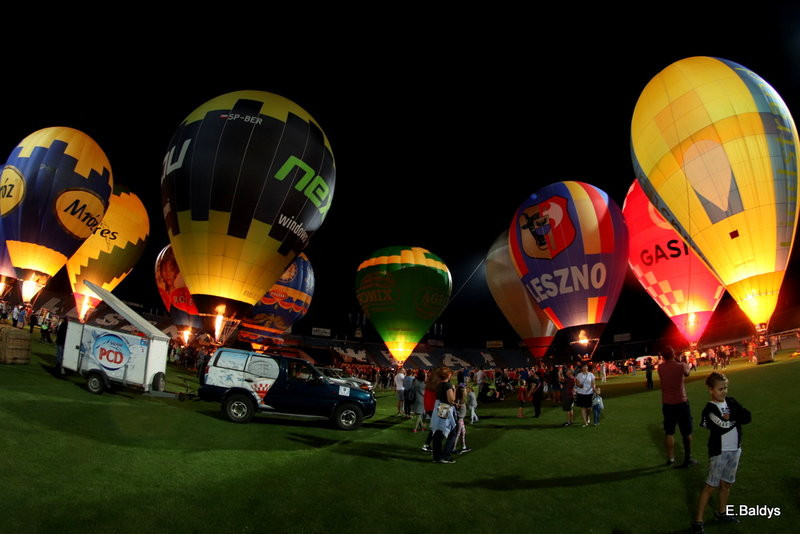 Balony na stadionie (zdjęcia)