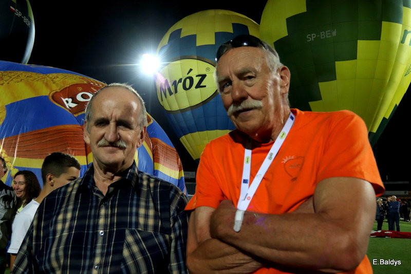 Balony na stadionie (zdjęcia)