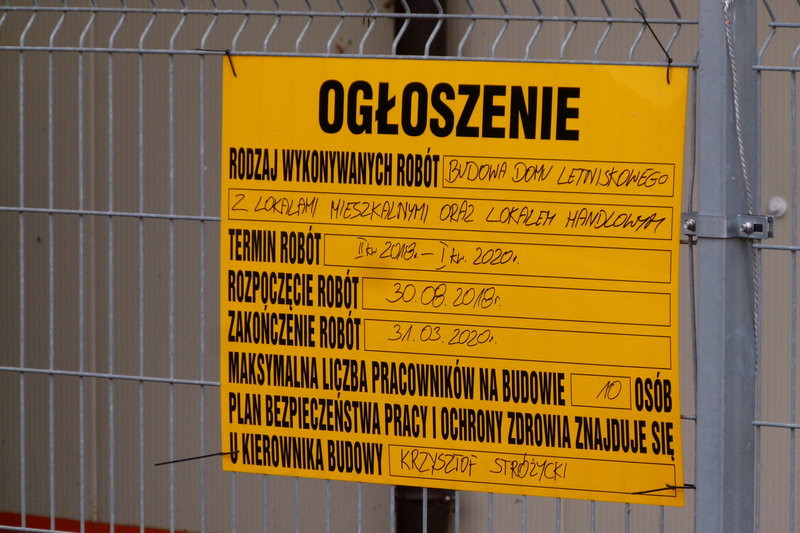 Potężne fundamenty nad brzegiem Jeziora Dominickiego