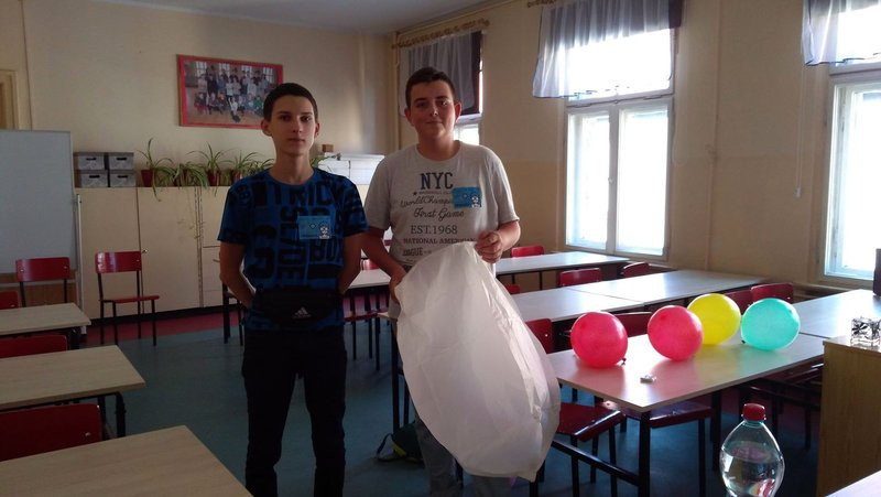 Młodzież w roli odkrywców (kilka zdjęć)