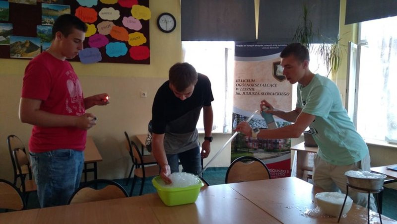 Młodzież w roli odkrywców (kilka zdjęć)