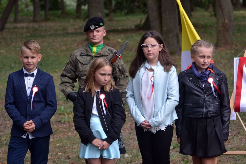 Cis dla powstańców posadzono w Mierzejewie (zdjęcia)