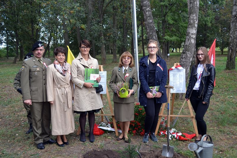 Cis dla powstańców posadzono w Mierzejewie (zdjęcia)