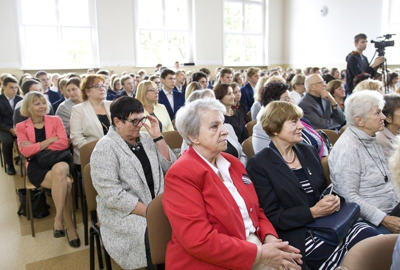 Prawdziwie akademickie liceum (zdjęcia)