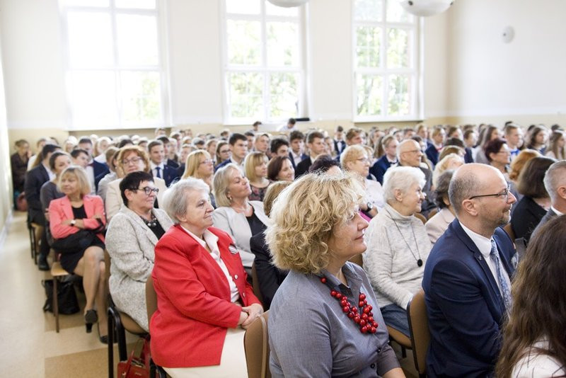 Prawdziwie akademickie liceum (zdjęcia)