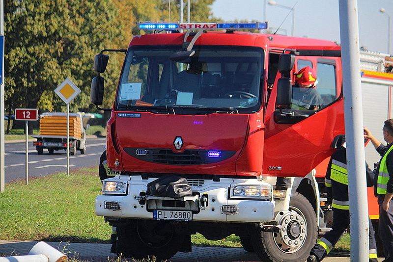 Zawadził o sygnalizację, która spadła na jezdnię (zdjęcia!)
