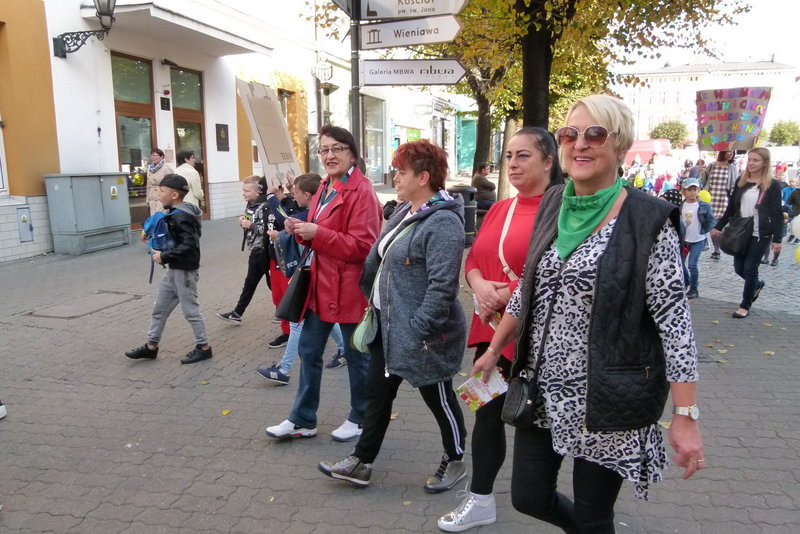 Uczniowie i przedszkolacy przeciw marnowaniu żywności (zdjęcia)