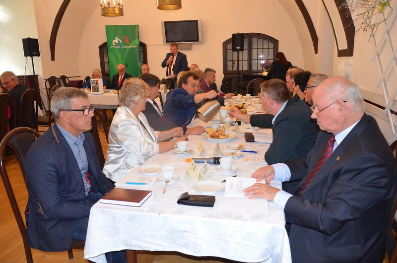 Tort i podziękowania na powiatowej sesji (zdjęcia)