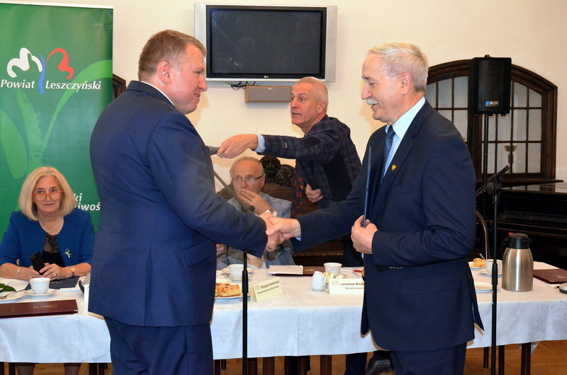 Tort i podziękowania na powiatowej sesji (zdjęcia)