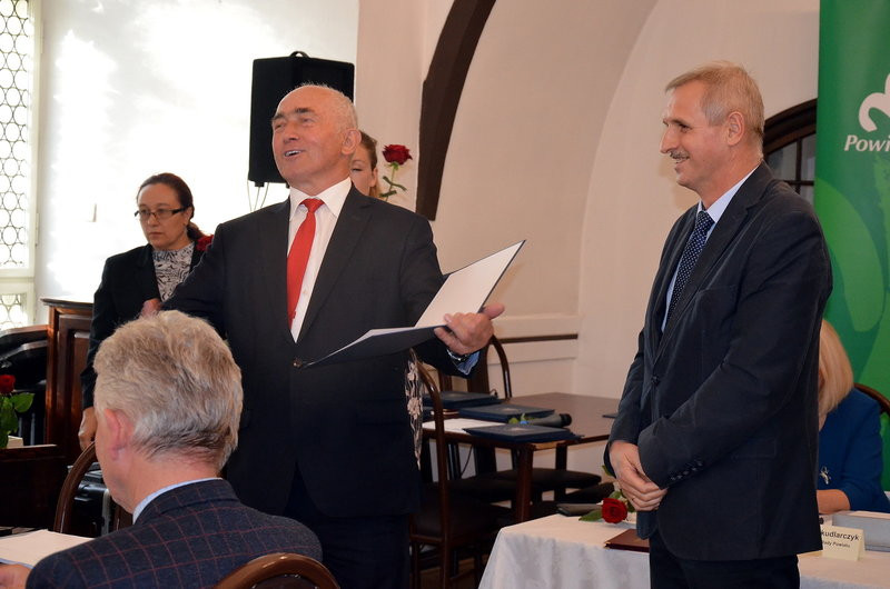 Tort i podziękowania na powiatowej sesji (zdjęcia)