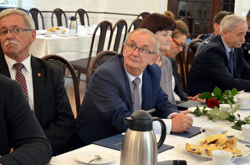 Tort i podziękowania na powiatowej sesji (zdjęcia)