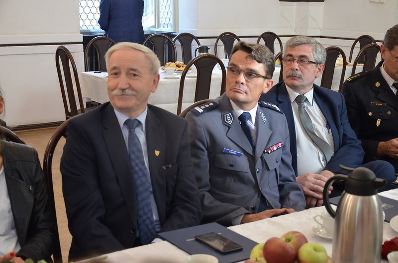 Tort i podziękowania na powiatowej sesji (zdjęcia)