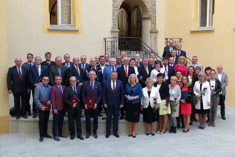Tort i podziękowania na powiatowej sesji (zdjęcia)