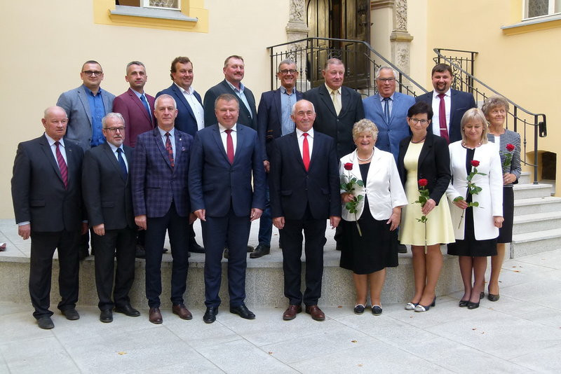Tort i podziękowania na powiatowej sesji (zdjęcia)