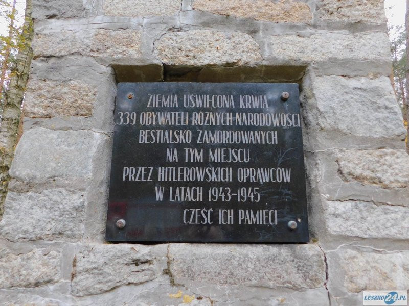 Strażacy uporządkowali miejsce pamięci (zdjęcia)