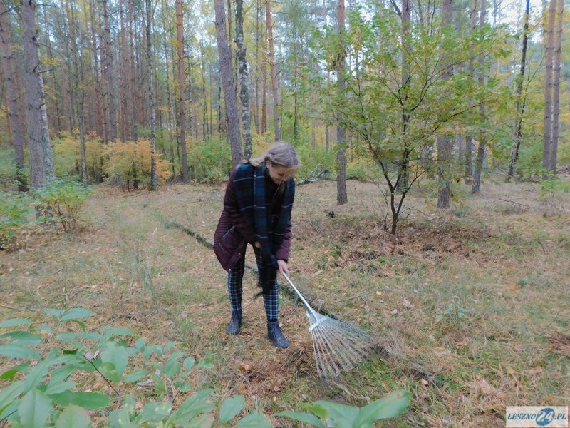 Strażacy uporządkowali miejsce pamięci (zdjęcia)