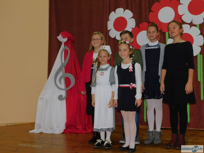 Śpiewali piosenki patriotyczne (zdjęcia)
