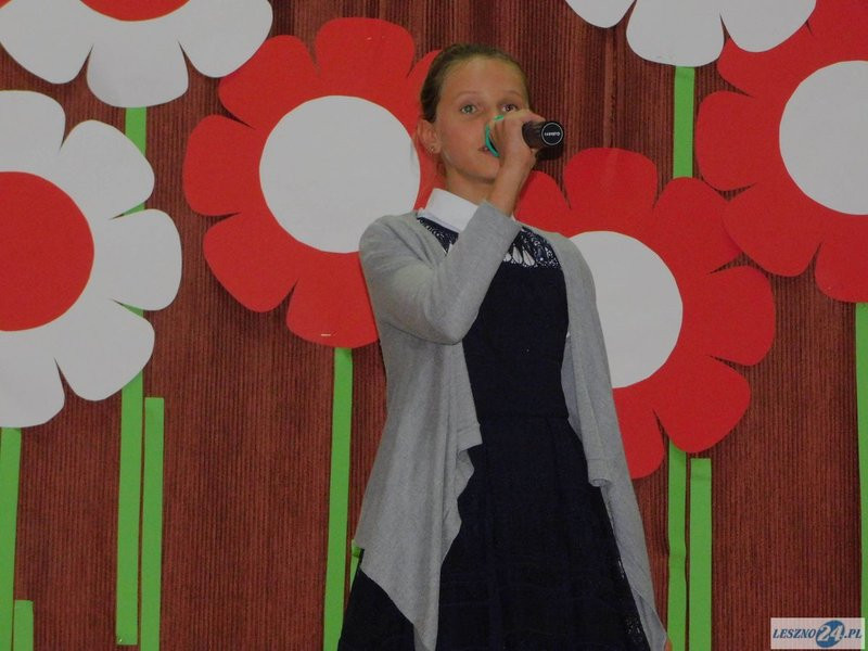 Śpiewali piosenki patriotyczne (zdjęcia)