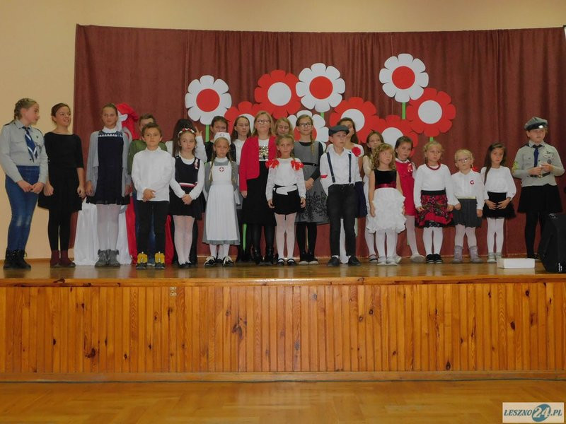 Śpiewali piosenki patriotyczne (zdjęcia)