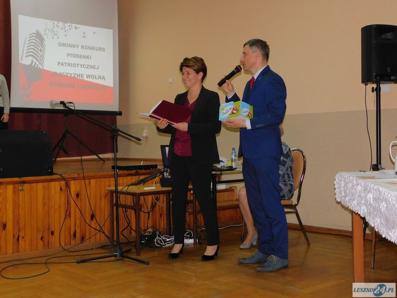 Śpiewali piosenki patriotyczne (zdjęcia)