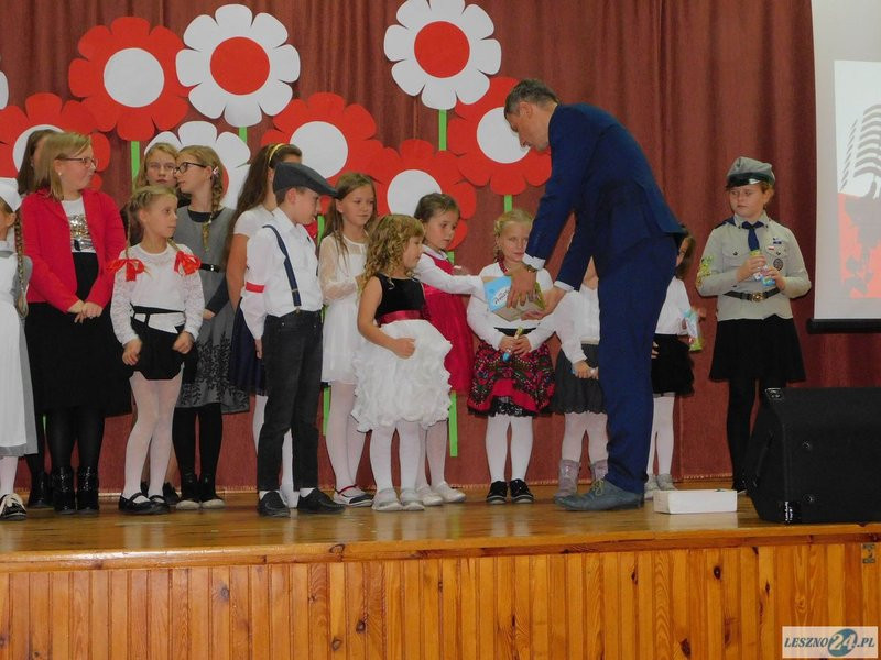 Śpiewali piosenki patriotyczne (zdjęcia)