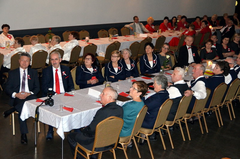 Patriotyczne śpiewanie w Święciechowie (zdjęcia)