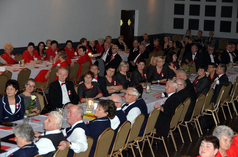 Patriotyczne śpiewanie w Święciechowie (zdjęcia)