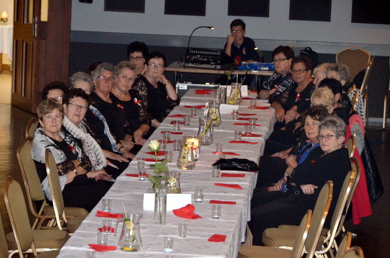 Patriotyczne śpiewanie w Święciechowie (zdjęcia)