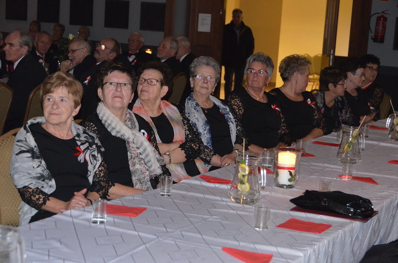 Patriotyczne śpiewanie w Święciechowie (zdjęcia)