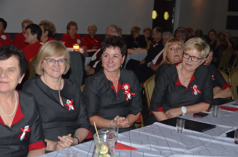 Patriotyczne śpiewanie w Święciechowie (zdjęcia)