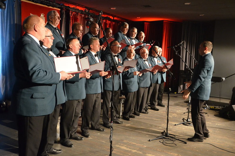 Patriotyczne śpiewanie w Święciechowie (zdjęcia)