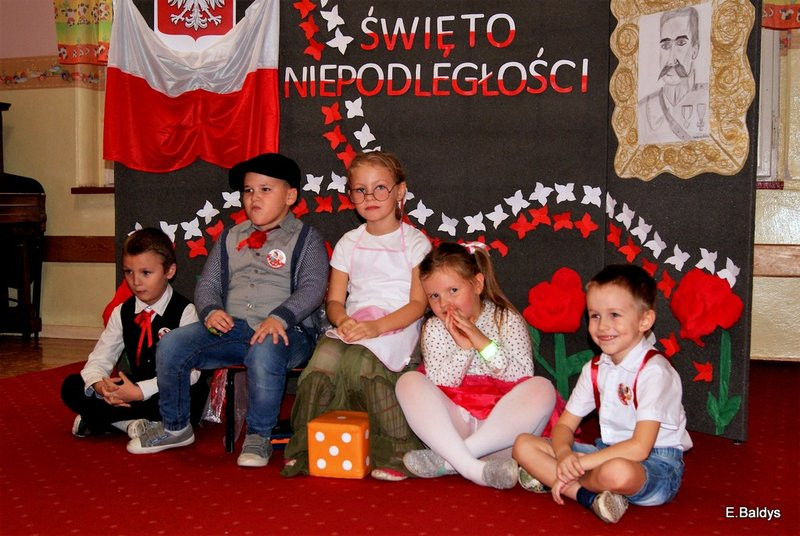 W Przedszkolu nr 6 rośnie Dąb Niepodległości (zdjęcia)