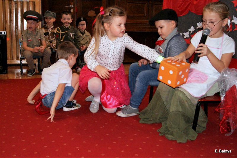 W Przedszkolu nr 6 rośnie Dąb Niepodległości (zdjęcia)