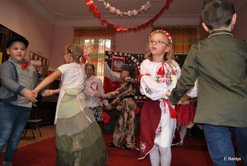 W Przedszkolu nr 6 rośnie Dąb Niepodległości (zdjęcia)