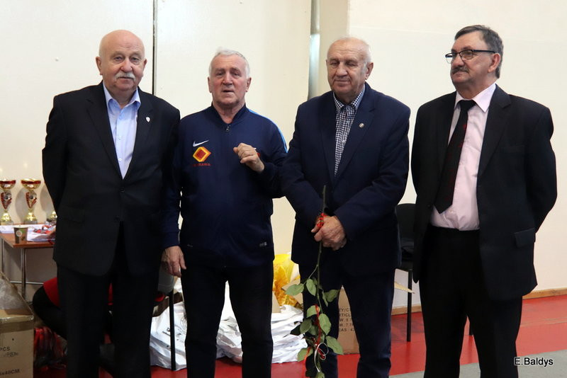 Pamiętają o trenerze (zdjęcia)