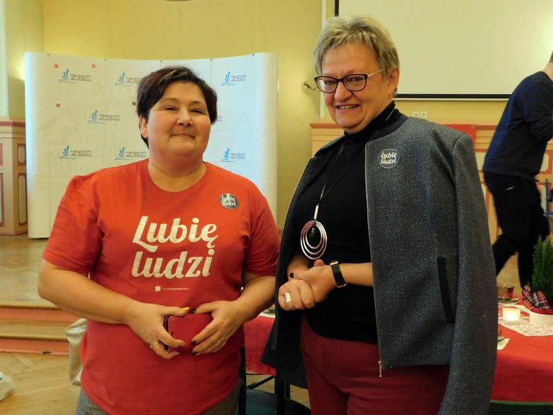 Malowali kartony na Szlachetną Paczkę  (zdjęcia)