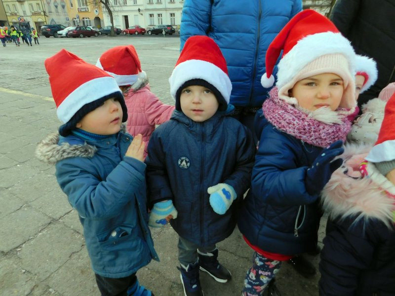 Dzieci ubrały choinkę (zdjęcia)