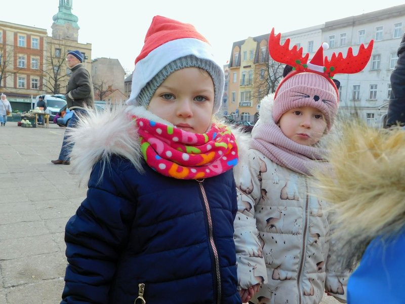 Dzieci ubrały choinkę (zdjęcia)